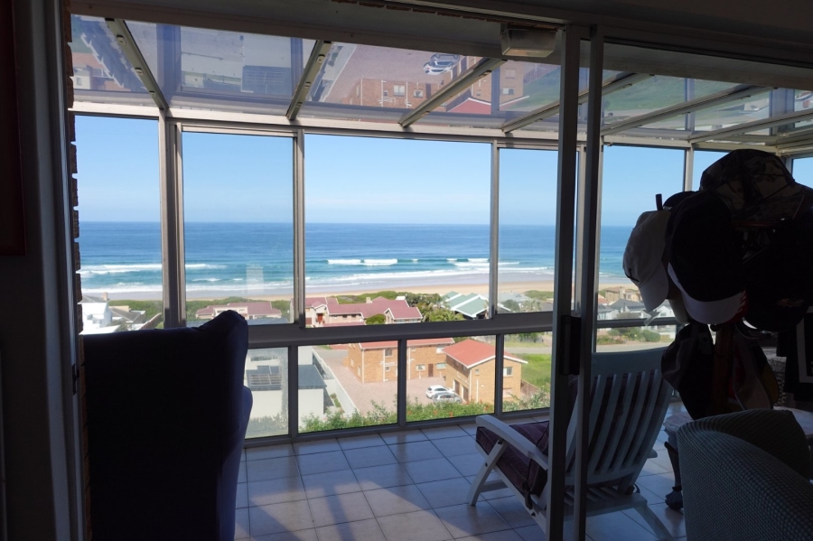 6 Bedroom Property for Sale in Outeniqua Strand Western Cape